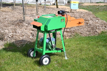 Rozdrabniacz elektryczny z przenośnikiem taśmowym MAK-22P-24