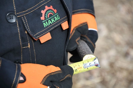 Rozdrabniacz elektryczny z przenośnikiem taśmowym MAK-22P-24